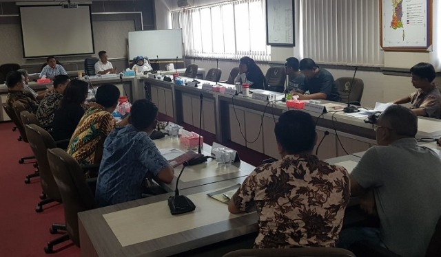 Rapat dengar pendapat di lantai 6 Komisi D DPRD Sulsel terkait perumahan yang terendam banjir di Taeng, Gowa.