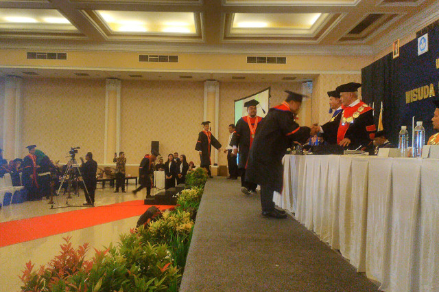 Prosesi wisuda Universitas Gunung Jati (UGJ) Cirebon, Kamis (5/12/2019). (Juan)