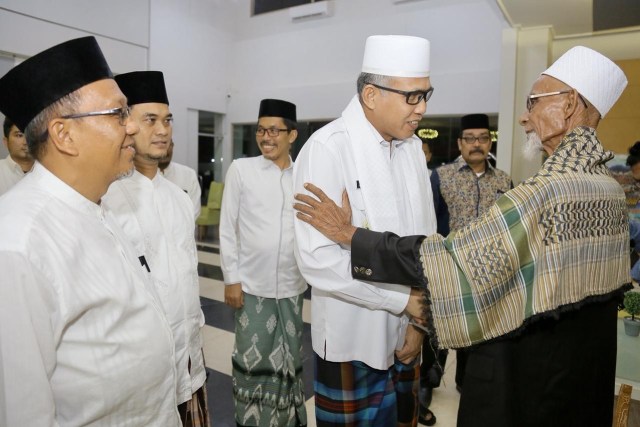 Plt Gubernur Aceh, Nova Iriansyah, saat menghadiri Rapat Koordinasi Ulama dan Umara se-Aceh. Foto: Humas Aceh