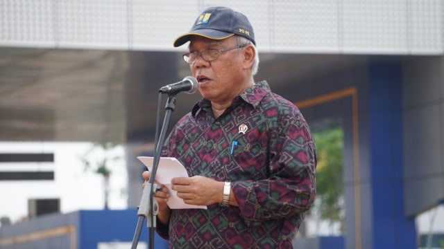 Menteri PUPR Basuki Hadimuljono memberikan sambutan saat peresmiaan ruas Tol Jorr 2 Kunciran - Serpong di Gerbang Tol Parigi, Tangerang.  Foto: Irfan Adi Saputra/kumparan 