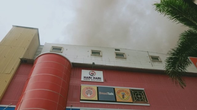 Kebakaran di Plaza Lokasari, Jakarta Barat
