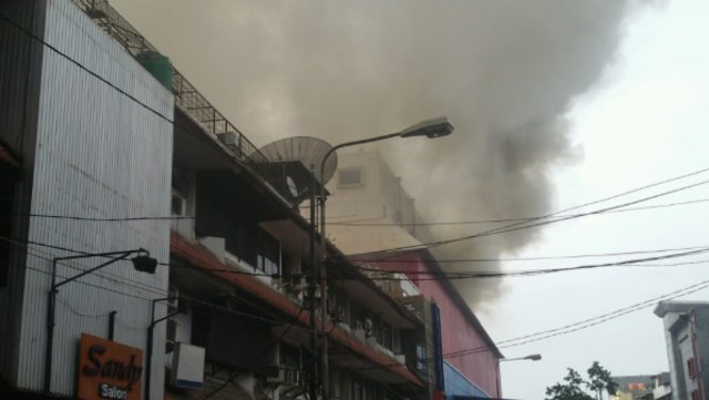 Kebakaran di Plaza Lokasari, Jakarta Barat