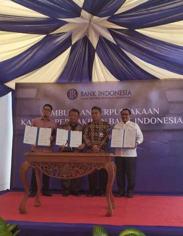 Pembukaan perpustakaan Kantor Perwakilan Bank Indonesia Provinsi Aceh, Jumat (6/12). Foto: Cut Salma