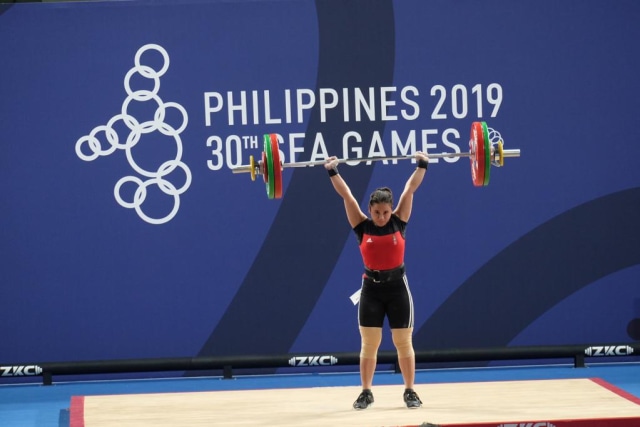 Putri Andirani, peraih medali perak kategori weightlifting women's 59 kilogram pada SEA Games 2019 di Filipina. Foto: Dok. Istimewa