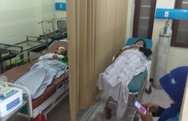 Para korban kecelakaan menjalani perawatan di RS Wava Husada Kesamben Blitar. Foto: JatimNow