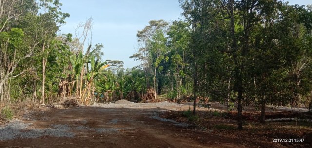 Proyek pe ningkatan ruas jalan Dadawea hingga Pomamana di Ngada yang belum selesai dikerjakan. Foto: Arkadius Togo.