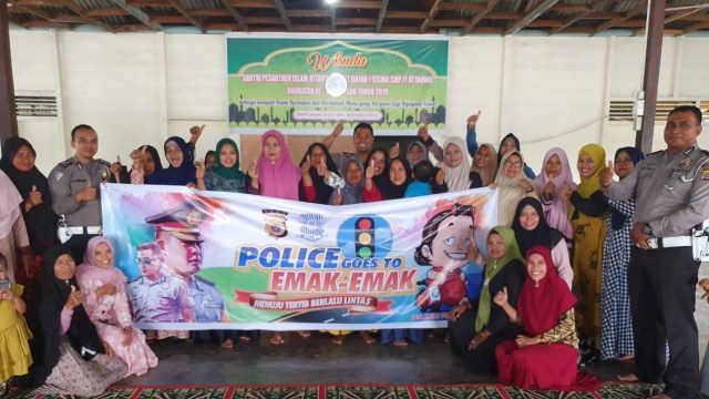 Polisi Lalu Lintas di Kabupate Bireuen gelar sosialisasi untuk emak-emak. Dok. Satlantas Polres Bireuen 