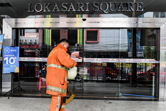 Kebakaran di Mal Lokasari,