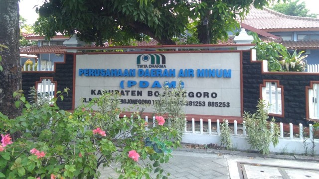Kantor Perusahaan Daerah Air Minum (PDAM) Kabupaten Bojonegoro.