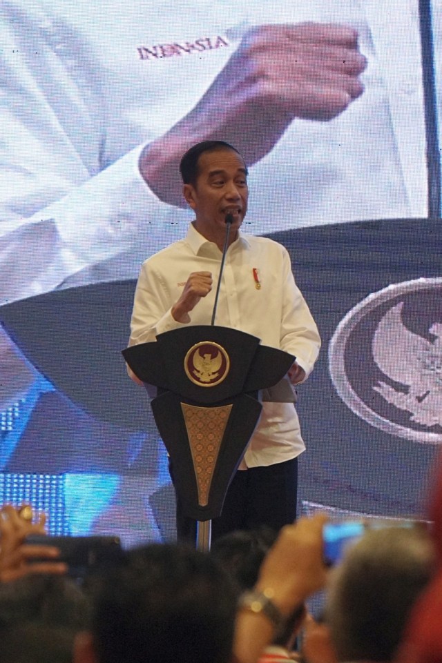 Presiden Joko Widodo memberikan sambutan dalam Kongres II Projo di JIExpo Kemayoran, Jakarta, Minggu (7/12). Foto: Fanny Kusumawardhani/kumparan