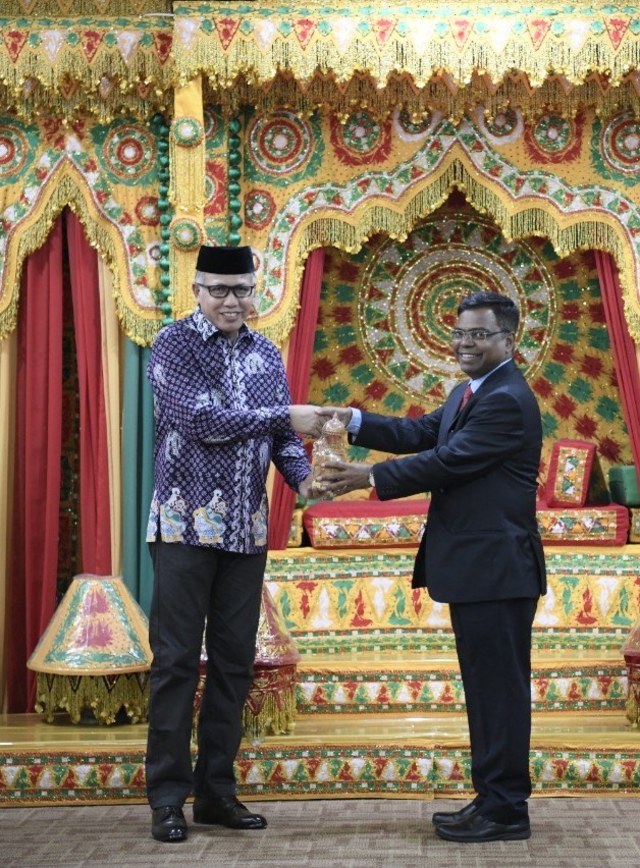 Plt Gubernur Aceh menerima kunjungan kehormatan Delegasi India di Banda Aceh, Sabtu (7/12). Foto: Dok. Humas Aceh