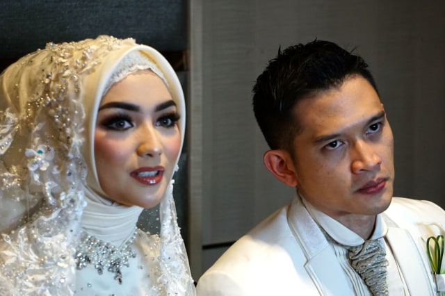 Konferensi pers pernikahan Rezky Aditya dan Citra Kirana