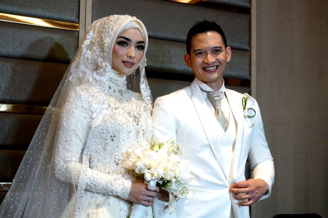 Konferensi pers pernikahan Rezky Aditya dan Citra Kirana