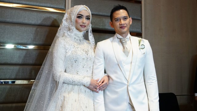 Konferensi pers pernikahan Rezky Aditya dan Citra Kirana