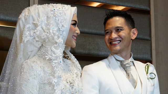 Konferensi pers pernikahan Rezky Aditya dan Citra Kirana