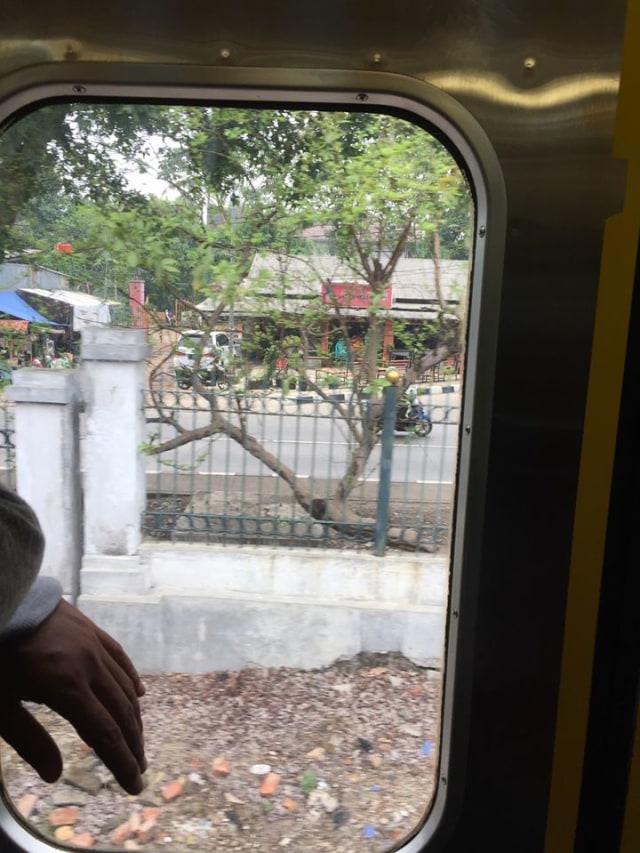 'Ditemani' John Mayer dari Stasiun Depok Baru hingga Pesing (109407)