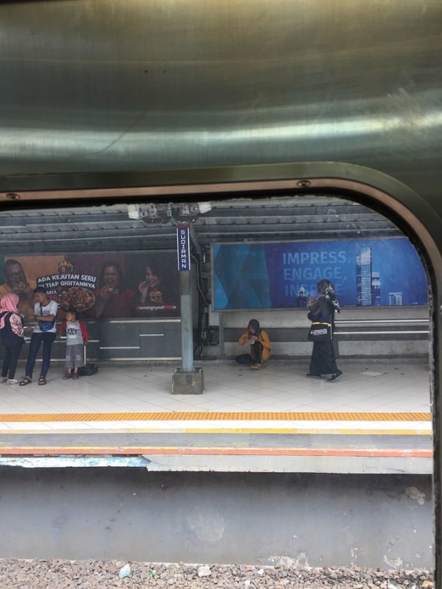 'Ditemani' John Mayer dari Stasiun Depok Baru hingga Pesing (109410)