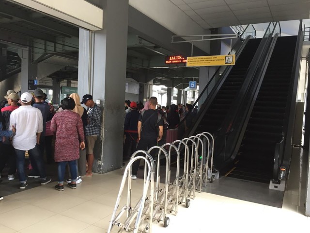 'Ditemani' John Mayer dari Stasiun Depok Baru hingga Pesing (109411)