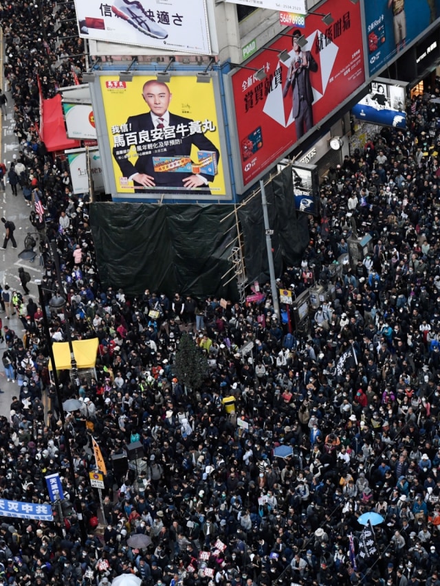 Demonstrasi di Hong Kong, Minggu (8/12). . Foto: REUTERS/Laurel Chor