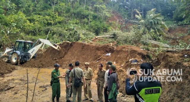 Alat berat sudah diturunkan di lokasi longor di Kecamatan Kabandungan Sukabumi, Senin (9/12/2019) | Sumber Foto:ISTIMEWA
