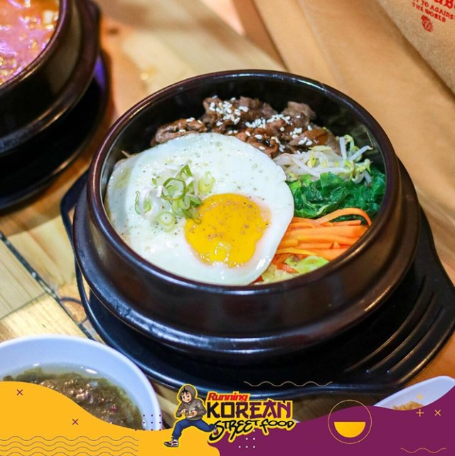Buat kamu yang berdomisili di Samarinda dan pecinta makanan korea, wajib cobain berbagai kuliner khas korea di Running Korean Street Food | Photo by @runningksf on Instagram