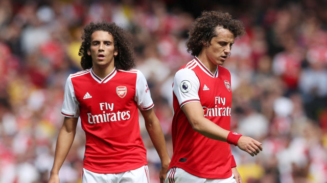 Anak kembar Arsenal: Matteo Guendouzi dan David Luiz. Foto: Reuters/Peter Cziborra