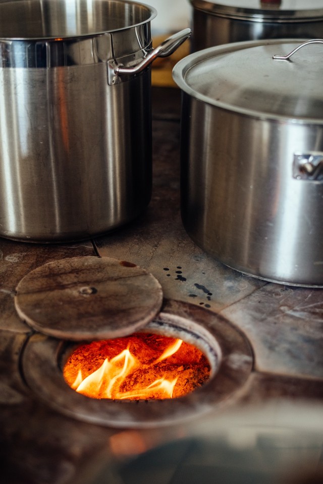 Ilustrasi memasak menggunakan minyak tanah. Foto: Pixabay