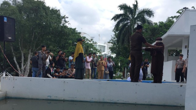 Eksekusi cambuk, Algojo wanita pertama