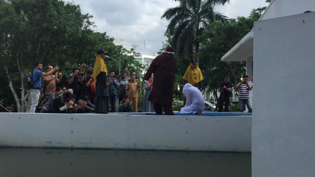 Eksekusi cambuk, Algojo wanita pertama