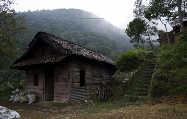 Horor Pendaki di Gunung Lawu: Langkah Kaki Misterius Kelilingi Gubuk