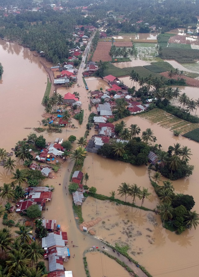 Foto udara dampak banjir di Nagari Taram, Kecamatan Harau, Kab.Limapuluh Kota, Sumatera Barat, Selasa (10/12/2019). Foto: ANTARA FOTO/Iggoy el Fitra