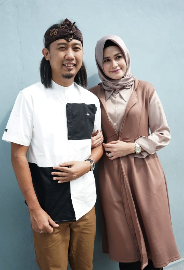 Komedian Ade Jigo bersama istrinya Irene saat ditemui di kawasan Tendean, Jakarta, Selasa, (10/12/2019). Foto: Dok. Ronny