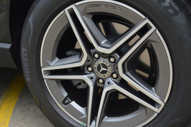 Desain velg new Mercedes-Benz GLE rakitan Wanaherang, Bogor Foto: Bagas Putra Riyadhana/kumparan