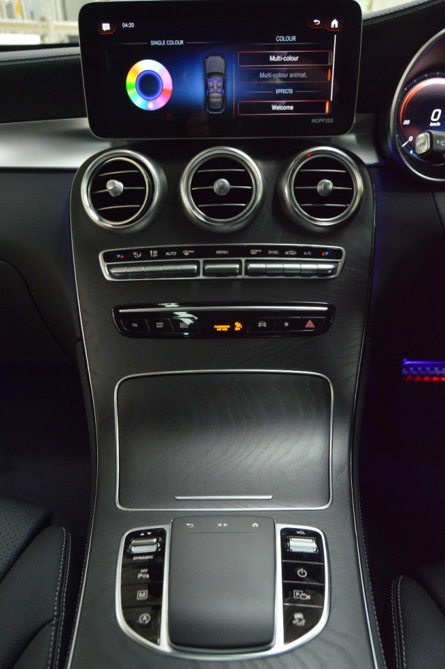 Interior new Mercedes-Benz GLC rakitan Wanaherang, Bogor Foto: Bagas Putra Riyadhana/kumparan