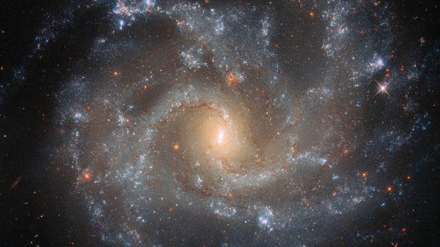 Foto Galaksi NGC 5468 oleh  Teleskop Hubble.  Foto: ESA/Hubble & NASA