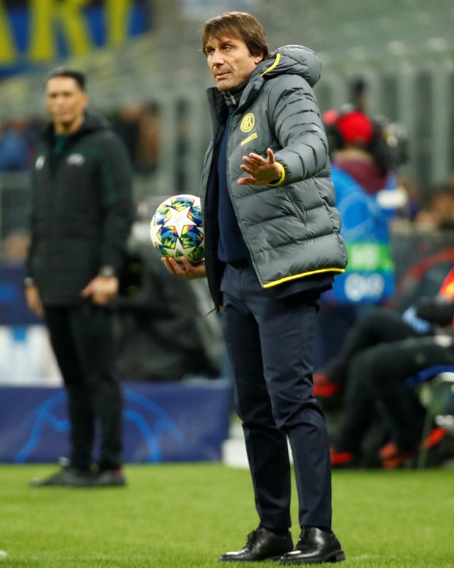 Antonio Conte di laga Inter Milan vs Barcelona. Foto: REUTERS/Alessandro Garofalo