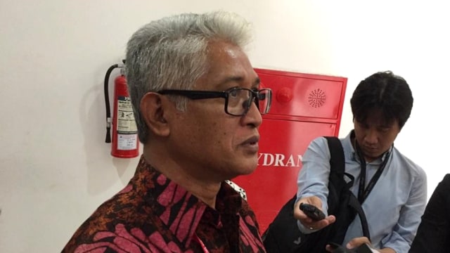 Calon hakim konstitusi, Bernard L Tanya