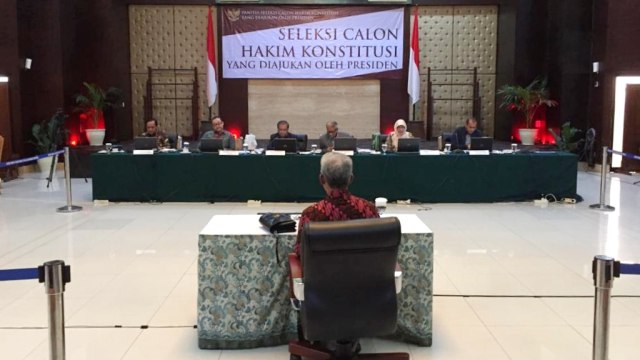 Calon hakim konstitusi, Bernard L Tanya