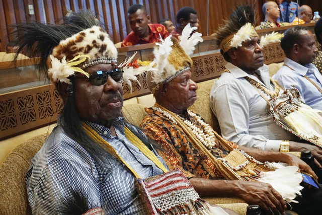 Ketua DPRD Papua dan sejumlah bupati di kawasan Selatan Papua saat audiensi dengan Komisi II DPR RI tekait pembentukan Provinsi Papua Selatan, Rabu (11/12). Foto: Fanny Kusumawardhani/kumparan