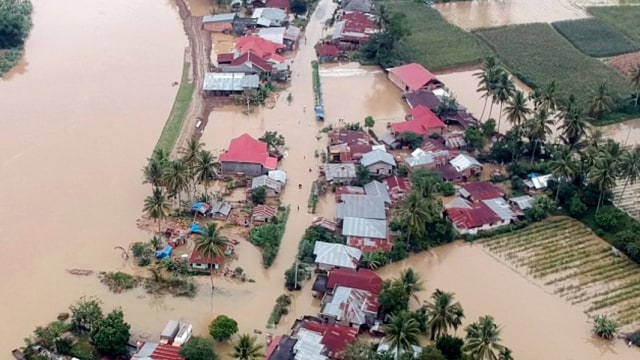 Foto udara dampak banjir di Nagari Taram, Kecamatan Harau, Kab.Limapuluh Kota, Sumatera Barat, Selasa (10/12/2019). Foto: ANTARA FOTO/Iggoy el Fitra
