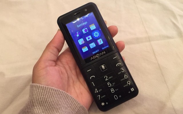 Advan Dan Indosat Rilis Hp Murah Rp 449 000 Bisa Whatsapp Dan Youtube Kumparan Com