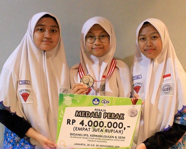 Siswi Smp Al Hikmah Ajak Anak Gemar Baca Dengan Aplikasi Natt Kumparan Com
