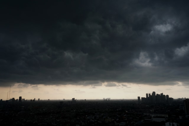 Peringatan Cuaca Ekstrem, Waspada Banjir di 3 Wilayah Jakarta (165826)