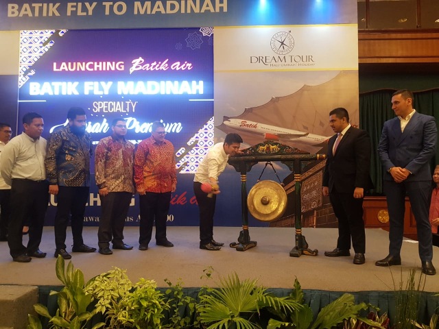 Peluncuran Batik Air Fly to Madinah di Surabaya, Rabu (11/12). Foto : Windy Goestiana/Basra