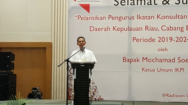 Wakil Walikota Batam, Amsakar Achmad memberi sambutan pelantikan pengurus IKPI di Batam. Foto : Rega/kepripedia.com