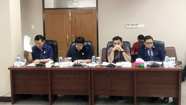 Pimpinan DPRD Provinsi Sulawesi Utara saat rapat evaluasi bersama TAPD terkait dengan APBD tahun anggaran 2020