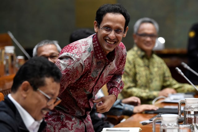 Menteri Pendidikan dan Kebudayaan Nadiem Makarim mengikuti rapat kerja dengan Komisi X DPR di Kompleks Parlemen Senayan, Jakarta, Kamis (12/12/2019). Foto: ANTARA FOTO/Puspa Perwitasari