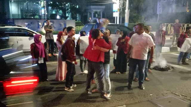 Aksi Mahasiswa Muhammadiyah di depan Gedung Muhammadiyah