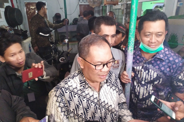 Wali Kota Bandung Oded M. Danial sambangi warga Tamansari yang terdampak penggusuran. Foto: Rachmadi Rasyad