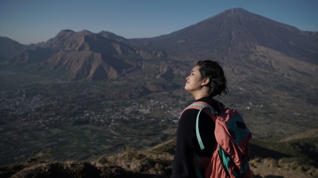 Pemandangan Gunung Rinjani dari atas Bukit Pergasingan, Sembalun, Lombok. Foto: Rony Kuncoro/kumparan